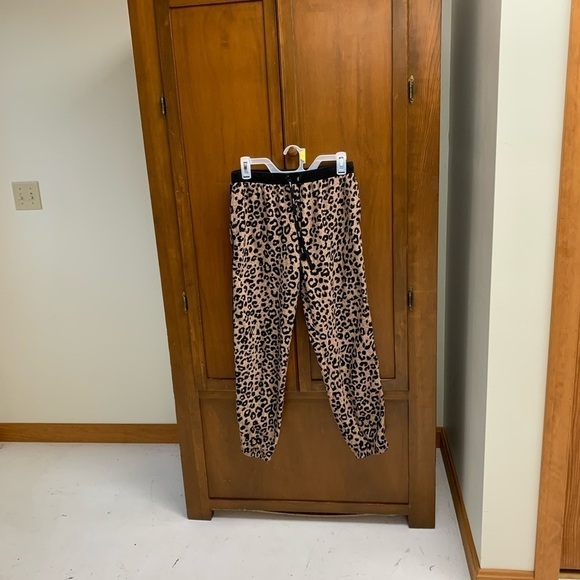DKNY poly spandex animal print joggers track pants cuffed ankle medium - Picture 7 of 8
